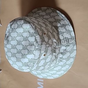 NWT $88 MICHAEL KORS Size OS Women's Light Sage Green MK LOGO Bucket Hat